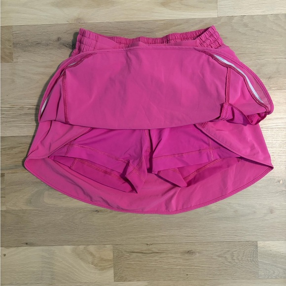 Lululemon Hot Pink Athletic Skort – Size 8 – Built-In Shorts - Picture 4 of 5